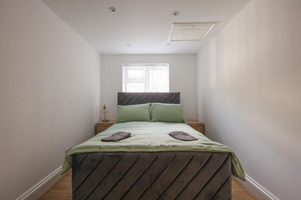 Spacious 3 Bedroom Home With Ps5 And Pool Table Near O2 Arena Canary Wharf And Elizabeth Line To Central London Exterior photo